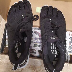 FILA SKELE-TOES VIRTUOUS- MEN'S 8.5 BLACK Hiking Water Shoes